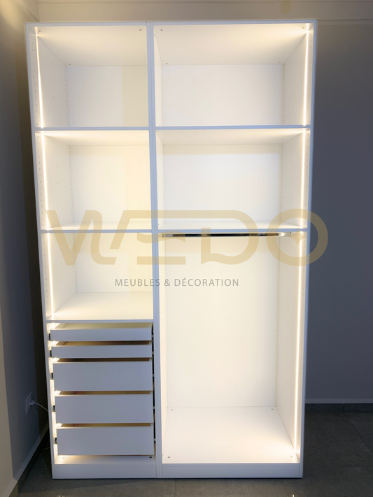 Dressing en I Lumineux & Modulable : L'Organisation Réinventée pour Votre Espace !