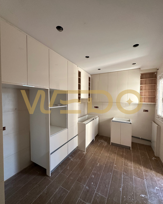 Projet Cuisine Idéal : Un Mur de Rangement Fonctionnel et Chic